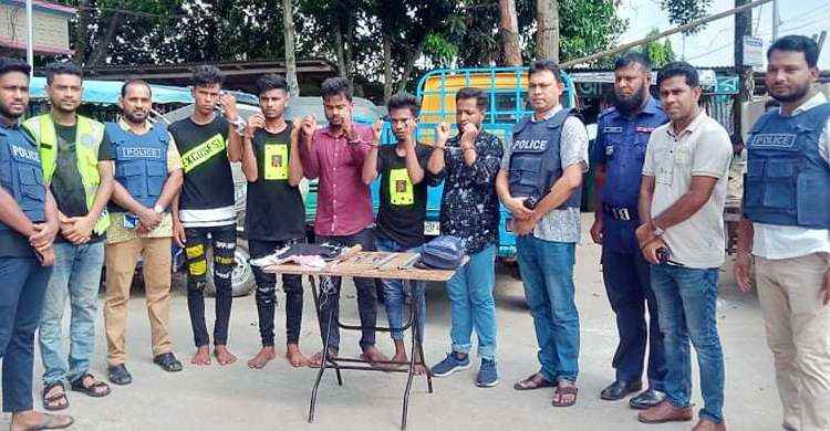 শায়েস্তাগঞ্জে ডাকাতির প্রস্তুতিকালে অস্ত্রসহ গ্রেফতার ৫