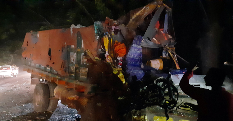শায়েস্তাগঞ্জে বাস-ট্রাকের সংঘর্ষে নিহত ১, আহত ২০
