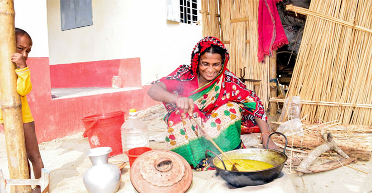 এখন তিনবেলা গরম ভাত খান হাজেরা খাতুন