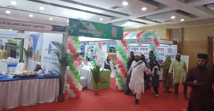 শেষ দিনে উপচেপড়া ভিড়, ওমরা প্যাকেজে আগ্রহ বেশি