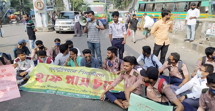 শিক্ষার্থীদের ‘হাফ ভাড়া’ নিয়ে বিআরটিএতে সচিবদের বৈঠক