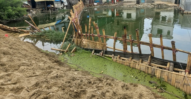 হালিশহরে পুকুর ভরাট, গ্রেফতার ২
