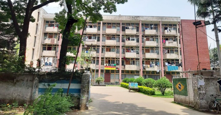 মেসেঞ্জারে রাজনৈতিক তর্ক, শিক্ষার্থীকে জঙ্গি বলে পুলিশে দিলো ঢাবি