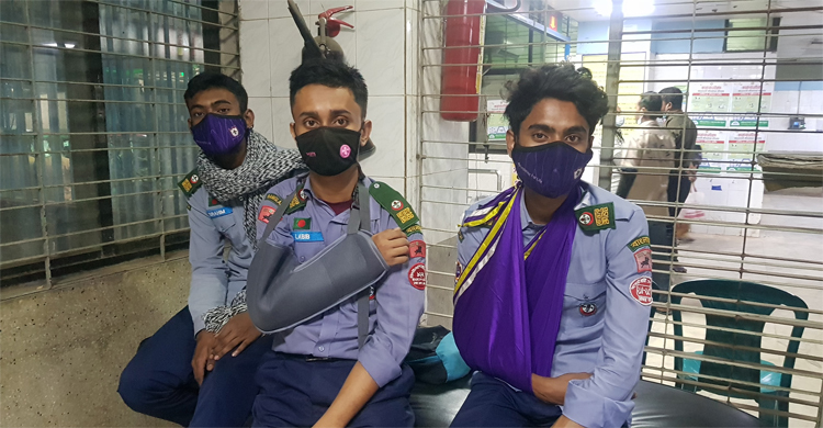 টিকাকেন্দ্র থেকে ফেরার পথে হামলা, ২১ স্বেচ্ছাসেবক আহত