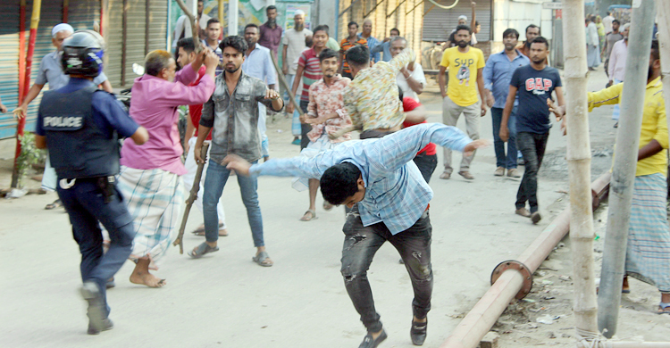 জয় বাংলা স্লোগান দিয়ে নির্বাচনী প্রচারণায় হামলা