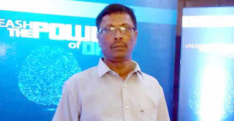 রোগী দেখার সময় চিকিৎসককে পেটালেন মেম্বার