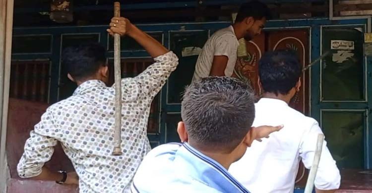 পদ্মা সেতুর নাট-বল্টু খোলা বায়েজিদের বাড়িতে হামলা-ভাঙচুর