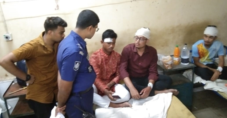 ঈদে ঘুরতে গিয়ে লক্ষ্মীপুরে হামলার শিকার, আহত ১০