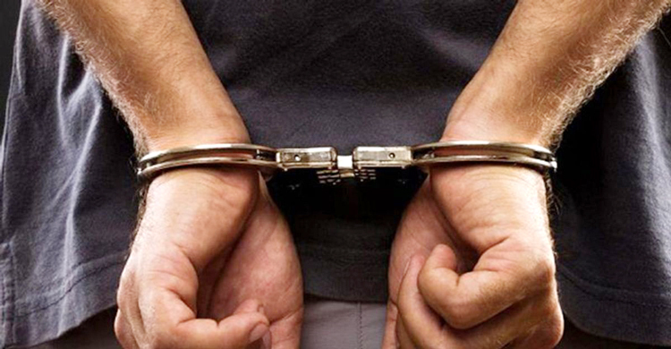 আসামিকে হাতকড়াসহ ছিনিয়ে নিলেন স্বজনরা