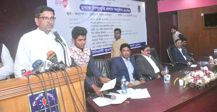 খালেদার অসুস্থতা নিয়ে নোংরামি বন্ধ করুন: হানিফ