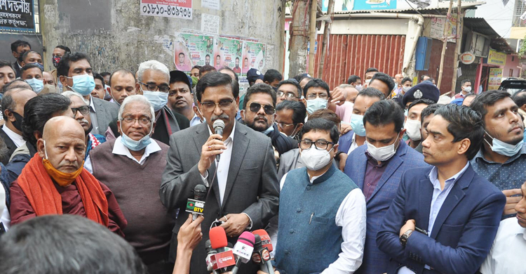 জেএম সেন ভবনে নানান সাইনবোর্ড নিয়ে প্রশ্ন হানিফের