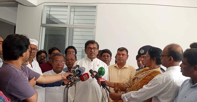 কুমিল্লা ইস্যু নিয়ে ইসির পদত্যাগ দাবি অযৌক্তিক: হানিফ