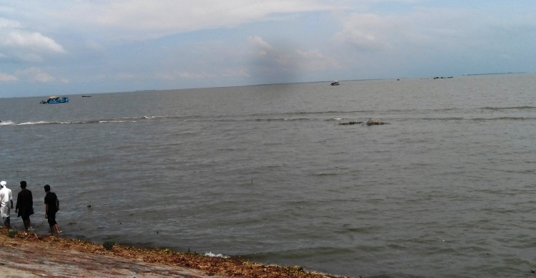 হাওরে গোসলে নেমে কলেজ শিক্ষকের মৃত্যু, ছাত্র নিখোঁজ