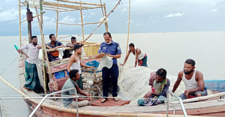 নোয়াখালীতে নিষেধাজ্ঞা অমান্য করায় ৭ জেলে গ্রেফতার