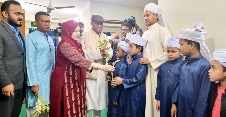 ভালোবাসা দিবসে ছিন্নমূল শিশুদের পাশে তথ্যমন্ত্রী