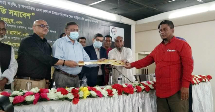 নির্ভীক-বস্তুনিষ্ঠ সাংবাদিকতায় সমাজ-রাষ্ট্র উপকৃত হয়: তথ্যমন্ত্রী