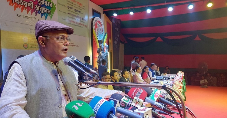 বই পোড়ানো আর না পড়া সমান অপরাধ: তথ্যমন্ত্রী