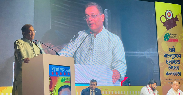 কাঁটাতারের বেড়া দুই বাংলার মানুষের বন্ধন ছিন্ন করতে পারেনি