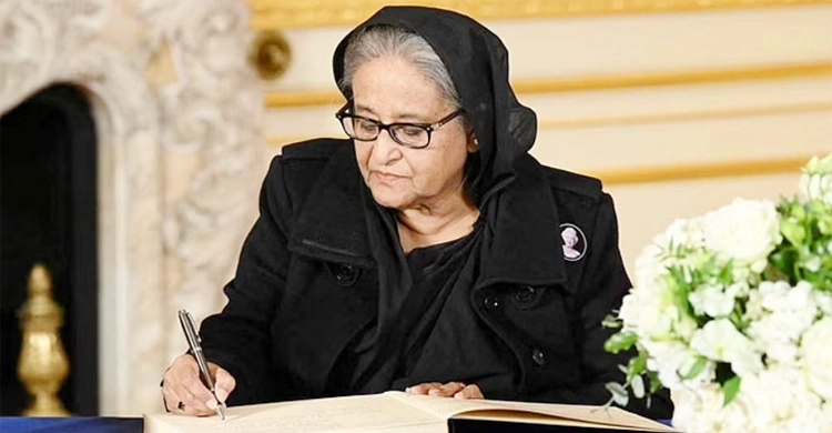 PM pays tribute to late Queen at her lying-in-state in Westminster