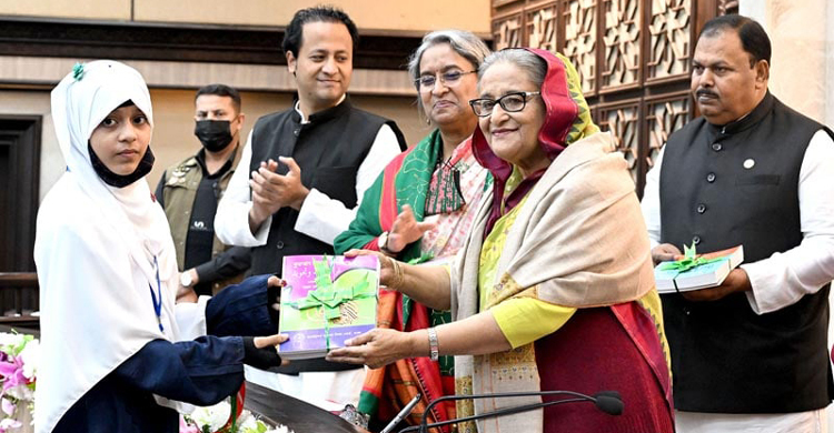 PM launches nationwide free textbook distribution