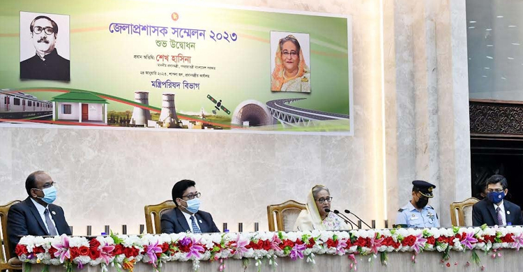 Take only necessary projects: PM asks DCs, issues 25 directives