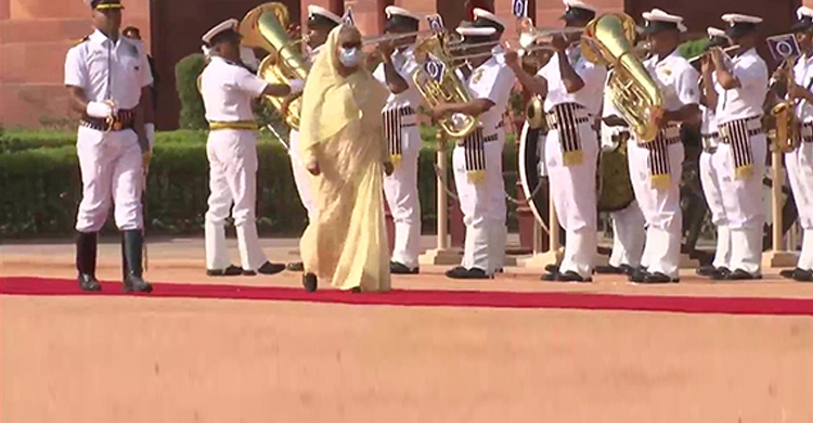 India accords formal reception to Bangladesh premier