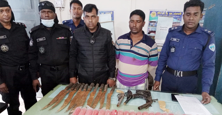 হাতিয়ায় বিপুল পরিমাণ আগ্নেয়াস্ত্রসহ যুবক আটক
