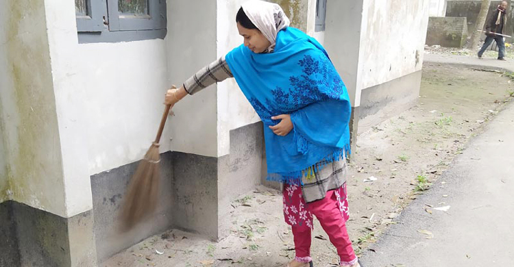 নিজ উপজেলা নিজেই পরিষ্কার করেন এসিল্যান্ড