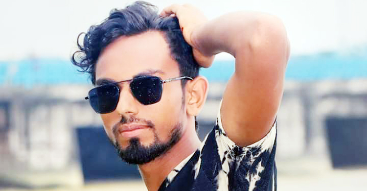 তিন বন্ধু মিলে বাইকে ঘুরতে গিয়ে প্রাণ গেল কলেজছাত্রের