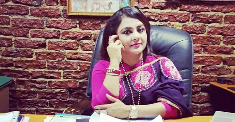 ৬ বছরেই রাজনীতির উত্থান-পতন হেলেনার