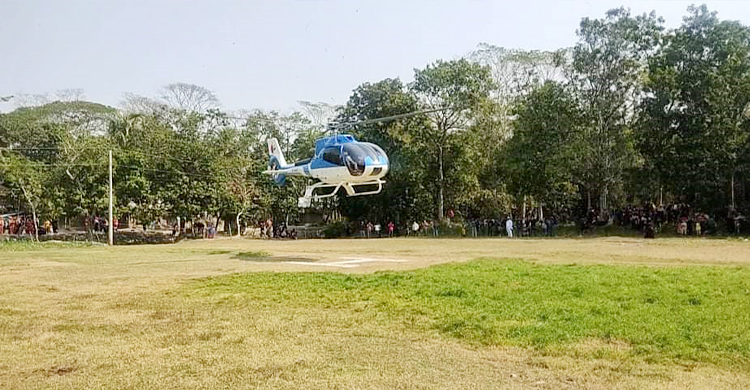 হেলিকপ্টার নিয়ে গ্রামে গেলেন ইতালি প্রবাসী যুবক