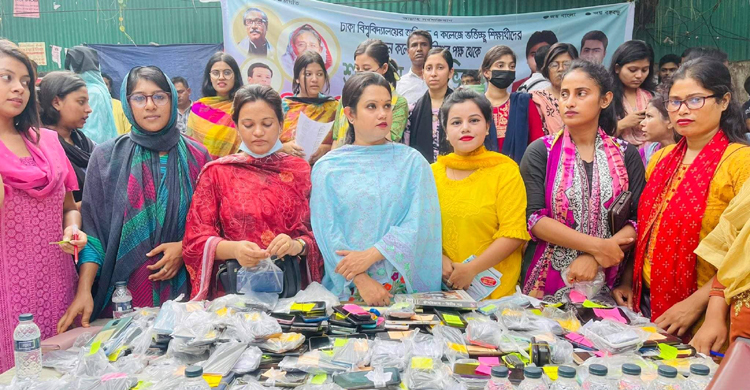 ভর্তিচ্ছু শিক্ষার্থীদের সহায়তায় ইডেন কলেজ ছাত্রলীগের হেল্প ডেস্ক