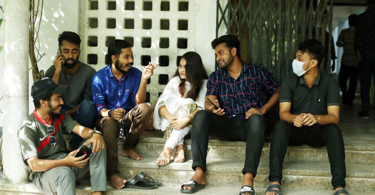 ‘দোস্ত কাল অবশ্যই আসবি, দেড় বছরের আড্ডা জমে আছে’