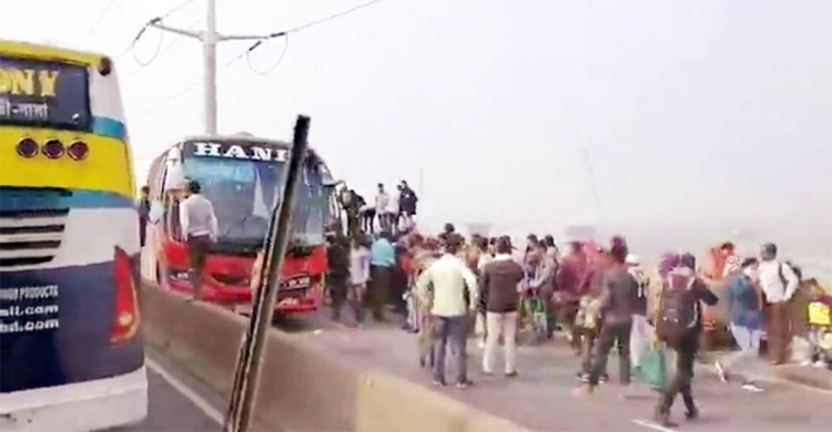 বঙ্গবন্ধু সেতুতে হানিফ-একতা পরিবহনের দুই বাসের সংঘর্ষ