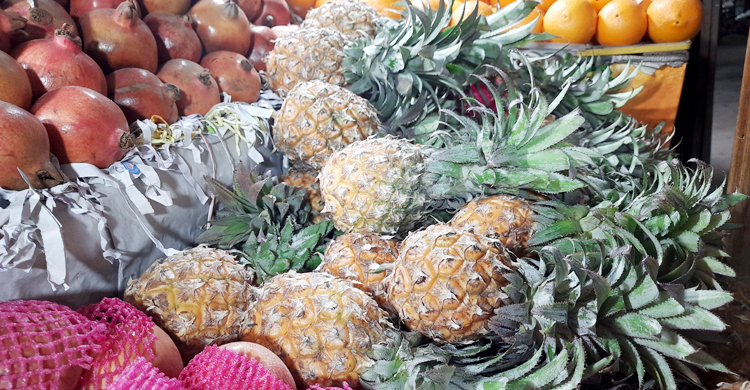 বিরামপুরে আনারসের কেজি ৫০