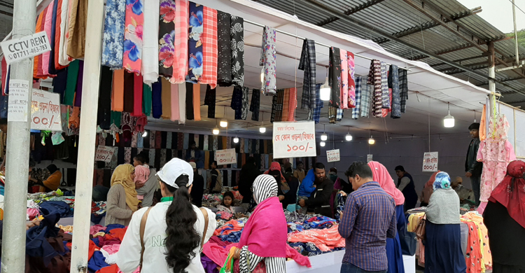 বাণিজ্য মেলায় ১০০ টাকায় মিলছে হিজাব