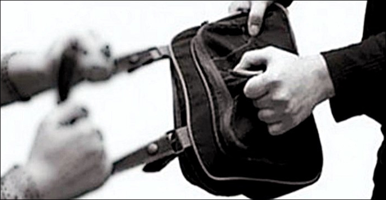 রূপগঞ্জে ফিল্মি স্টাইলে ছিনতাই