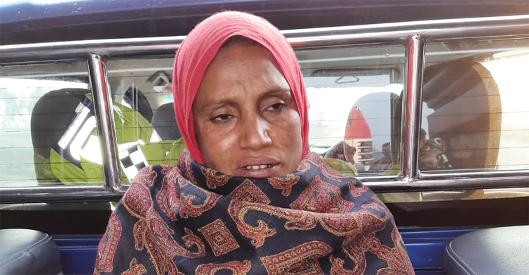 যাত্রীবেশে বাসে ডাকাতি, নারী ডাকাত আটক