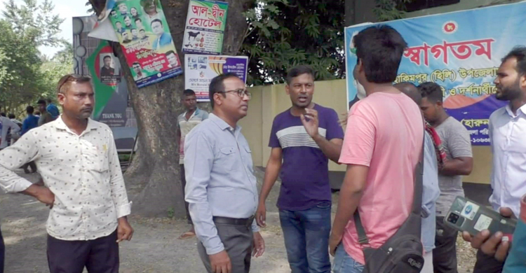 হিলিতে সাংবাদিকদের ওপর হামলা, ক্যামেরা ছিনিয়ে নেওয়ার চেষ্টা