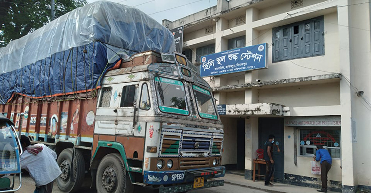 পরিবহন ধর্মঘটেও সচল হিলি স্থলবন্দর