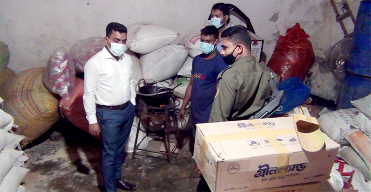 বেশি দামে তেল বিক্রি, তিন ব্যবসায়ীকে জরিমানা