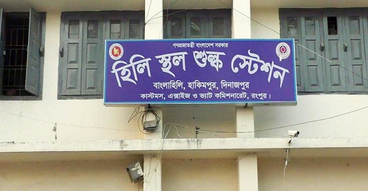 সহকর্মীকে নিয়ে বিমানবন্দরে যাওয়ার পথে কাস্টমস কর্মকর্তা নিহত
