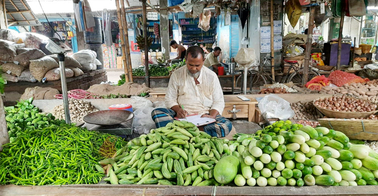তিনদিনে হিলিতে কাঁচা মরিচের দাম কেজিতে বেড়েছে ৬০ টাকা