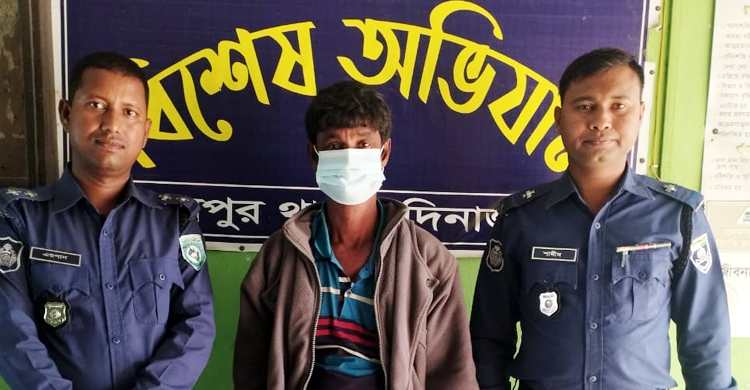 ভ্যানের পাটাতনের নিচে গাঁজা