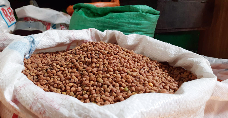 হিলিতে কমেছে ছোলার দাম