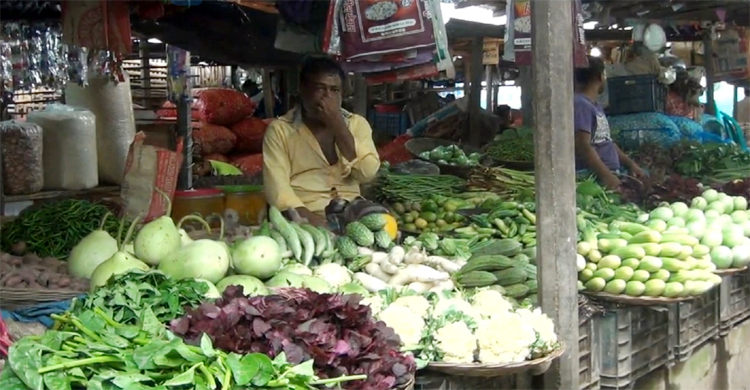 হিলিতে কমেছে সবধরনের সবজির দাম