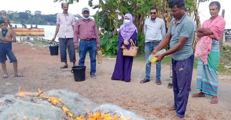 ঝালকাঠিতে অভিযানে কারেন্ট জাল ও ইলিশ জব্দ