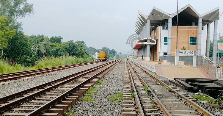 কাজে আসছে না ৩৫ কোটি টাকার রেলস্টেশন