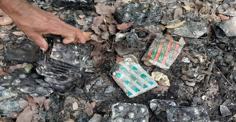 আগুনে পুড়ল সরকারি ওষুধ, জানে না হাসপাতাল কর্তৃপক্ষ