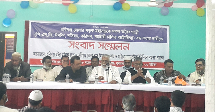 অবৈধ যানবাহন বন্ধ না হলে ডিসির কাছে বাস-মিনিবাস জমা দেয়ার ঘোষণা